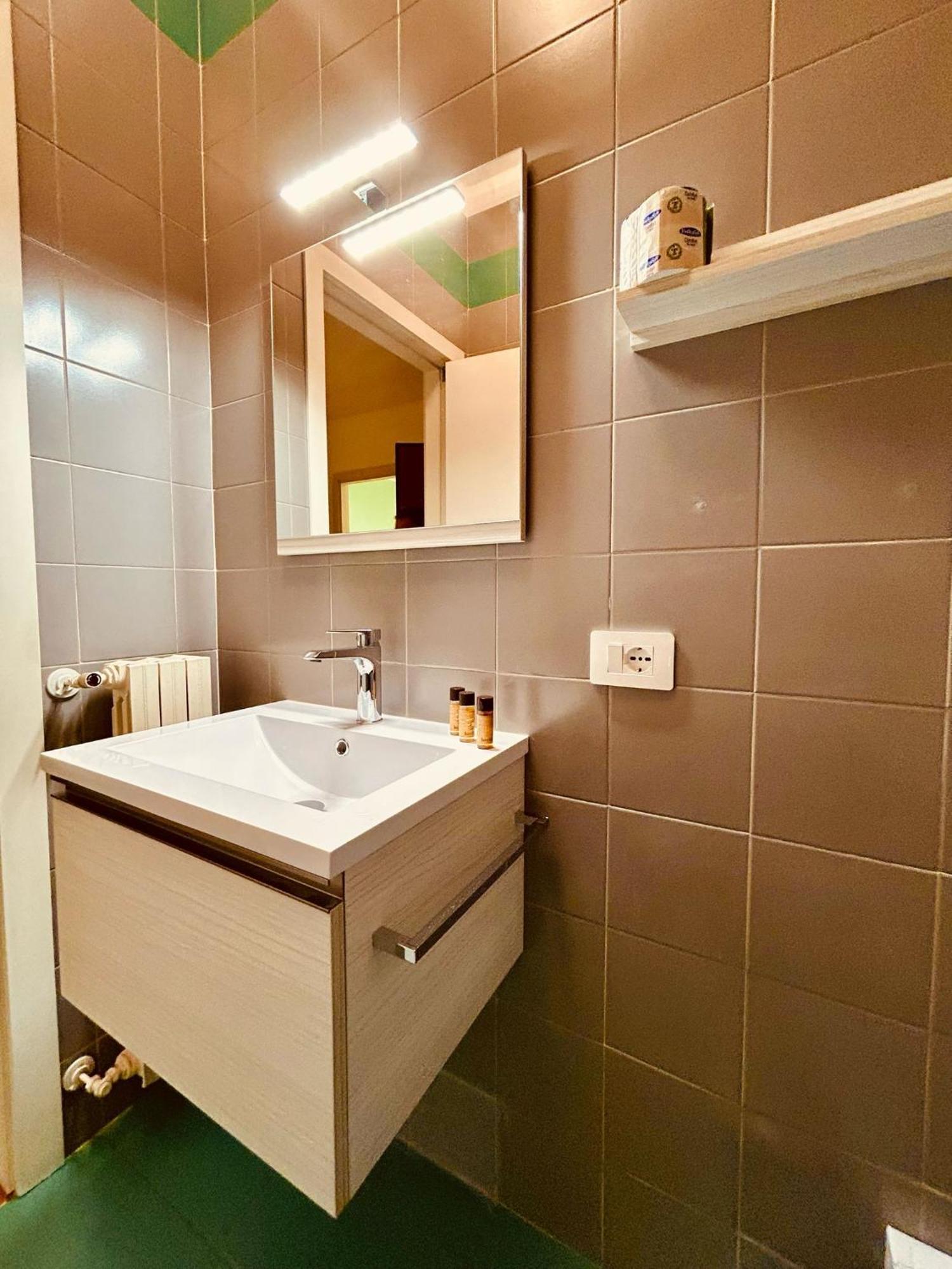 Kibilu - Via Medaglie D'Oro Centro Citta Con Parcheggio Διαμέρισμα Βαρέζε Εξωτερικό φωτογραφία